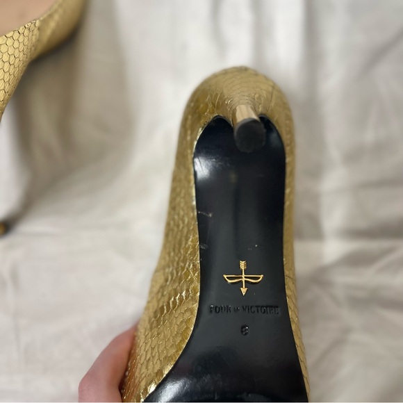 Pour La Victoire | Golden Snake Print Heels | Size 8 | Somewhat Used - Picture 4 of 4